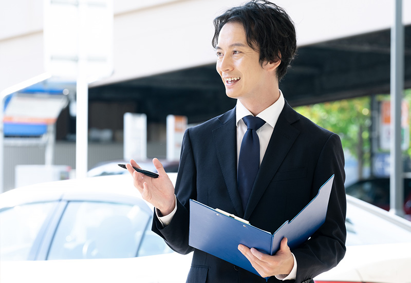 車両の販売・保険業務など